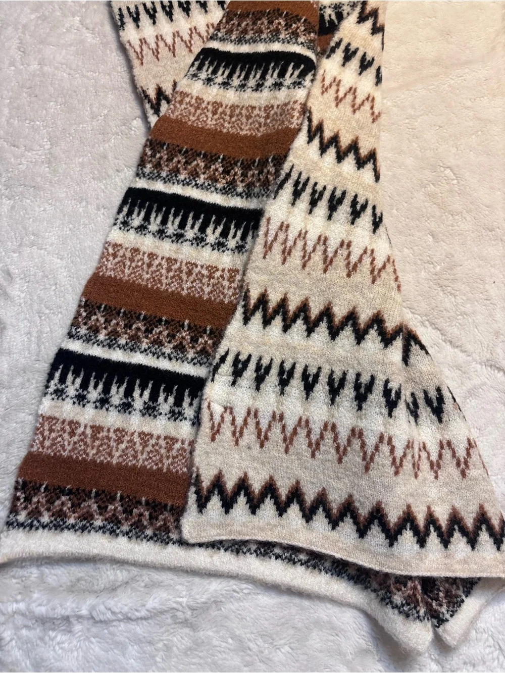 NEW Frye Scarf Ivory Knit with Southwestern Black and Brown Zigzag Pattern Cozy